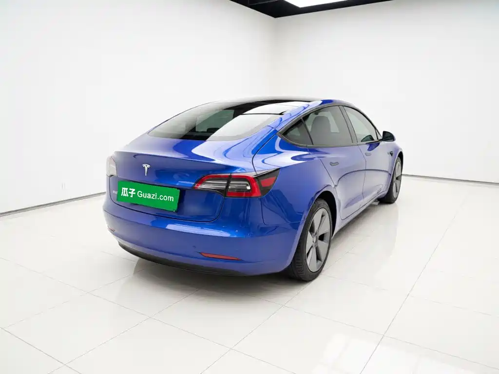 Tesla Model 3 — миниатюра 4