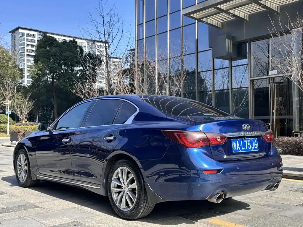 INFINITI Q50L
