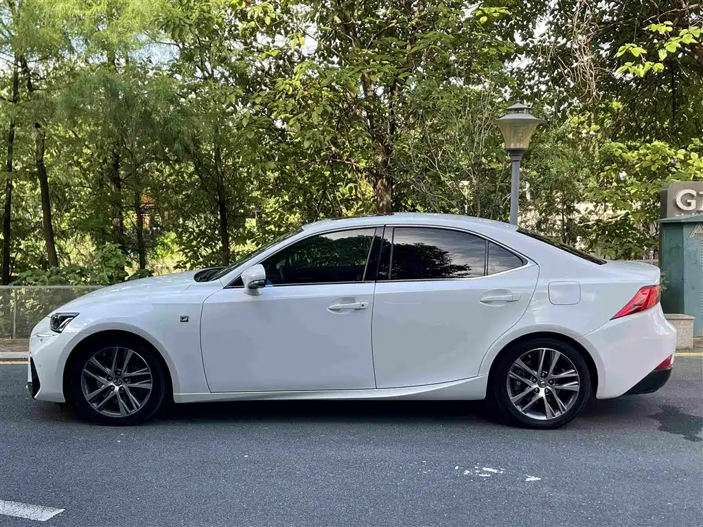 Lexus IS 2017 300 F SPORT