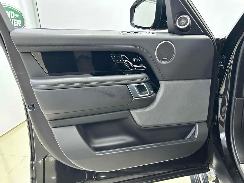 Land Rover Range Rover — миниатюра 6