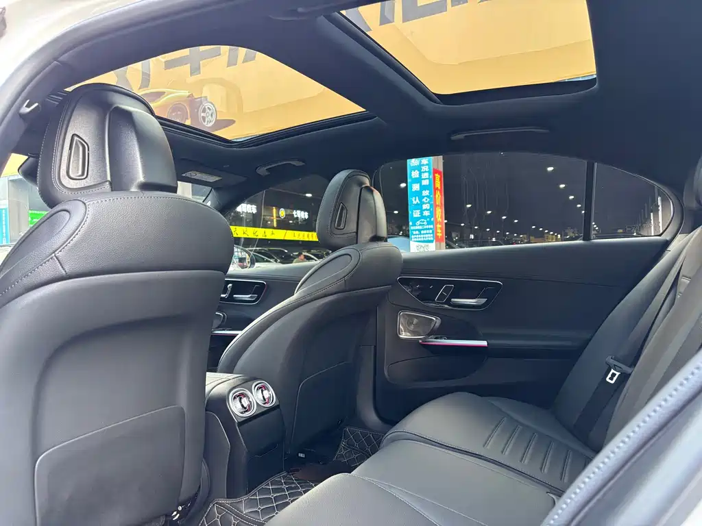 Mercedes-Benz C-Class — миниатюра 14