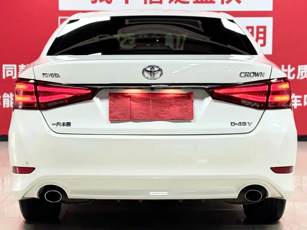Toyota Crown — миниатюра 6