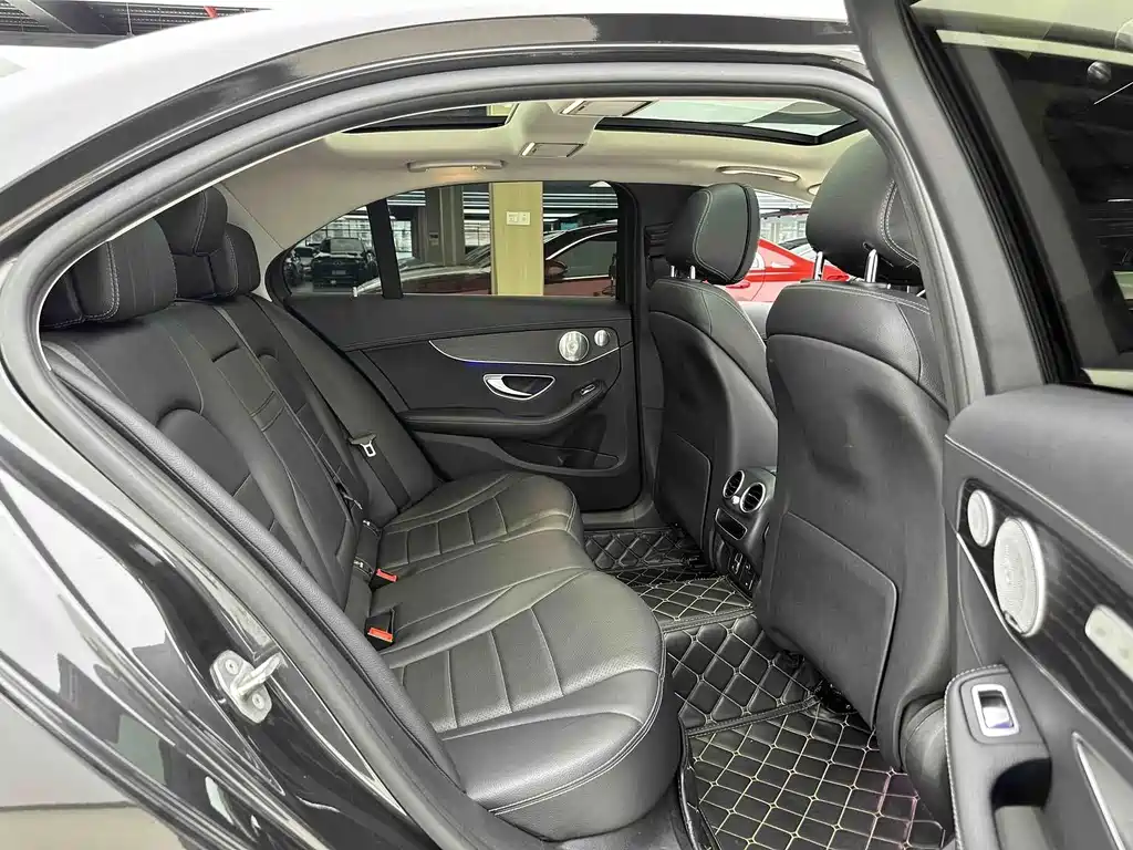 Mercedes-Benz C-Class — миниатюра 6
