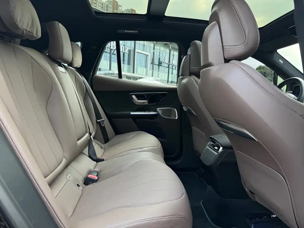 Mercedes-Benz EQE SUV — миниатюра 13