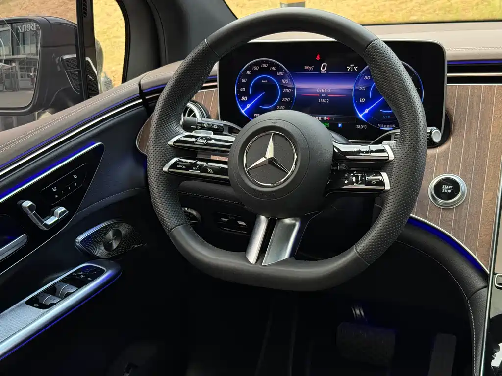 Mercedes-Benz EQE SUV — миниатюра 17