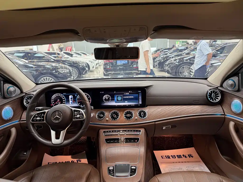 Mercedes-Benz E-Class — миниатюра 16