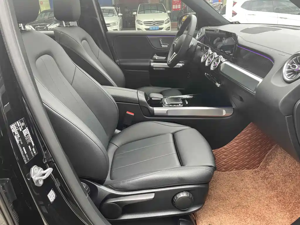 Mercedes-Benz GLB — миниатюра 4