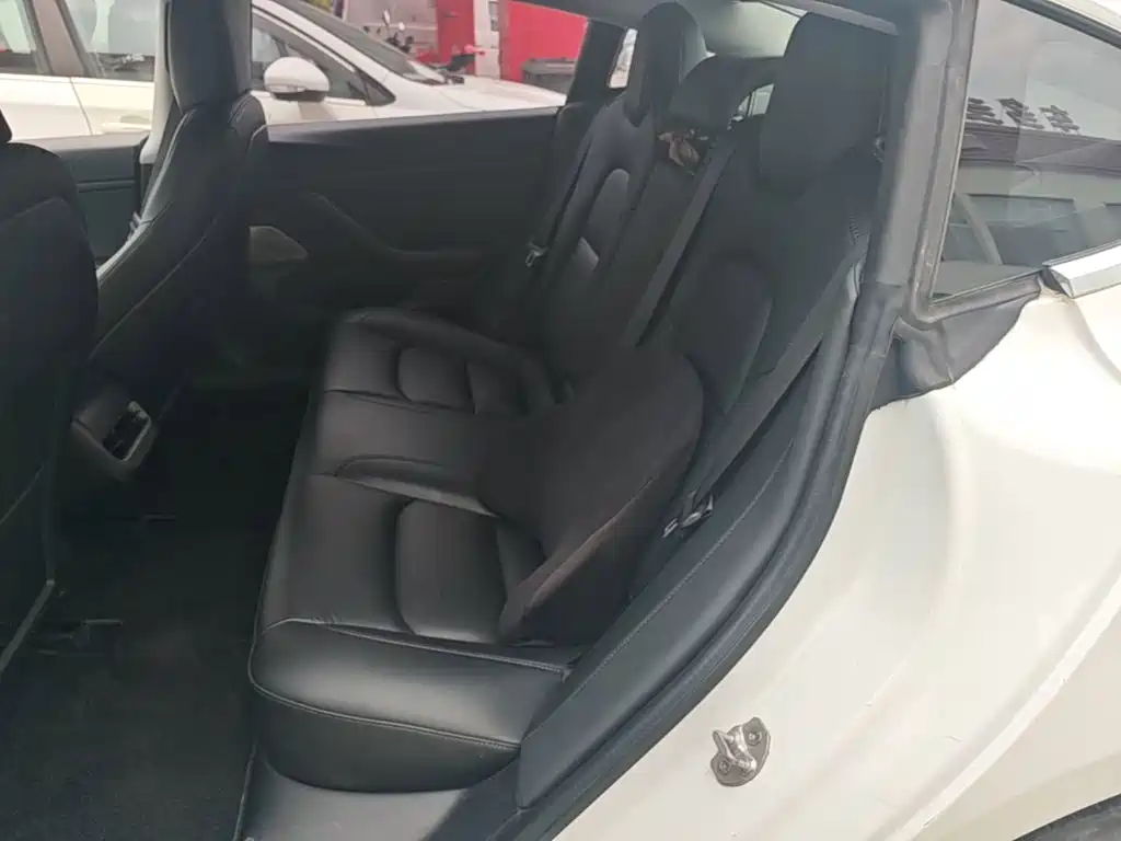 Tesla Model 3 — миниатюра 17