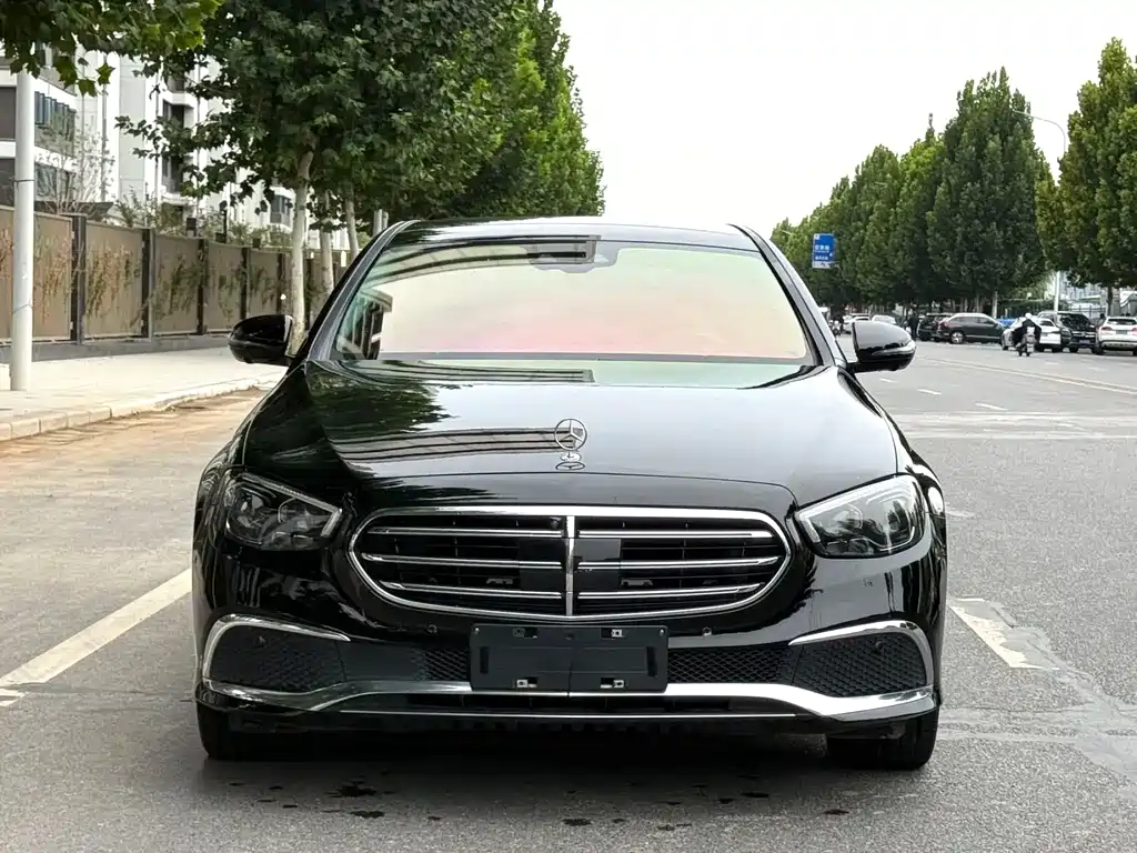 Mercedes-Benz E-Class — миниатюра 2