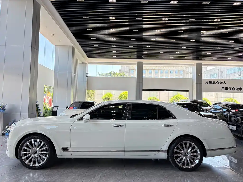 Bentley Mulsanne 6.8T Long Wheelbase Edition, фото 4