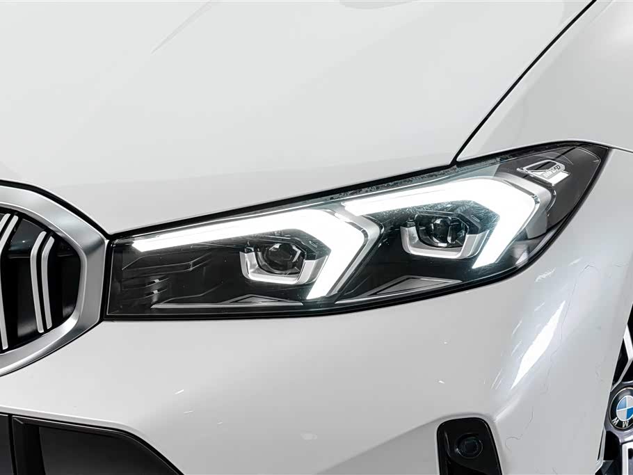 BMW 3 Series 2.0 л 2024 г. Белый, пробег 14900 км