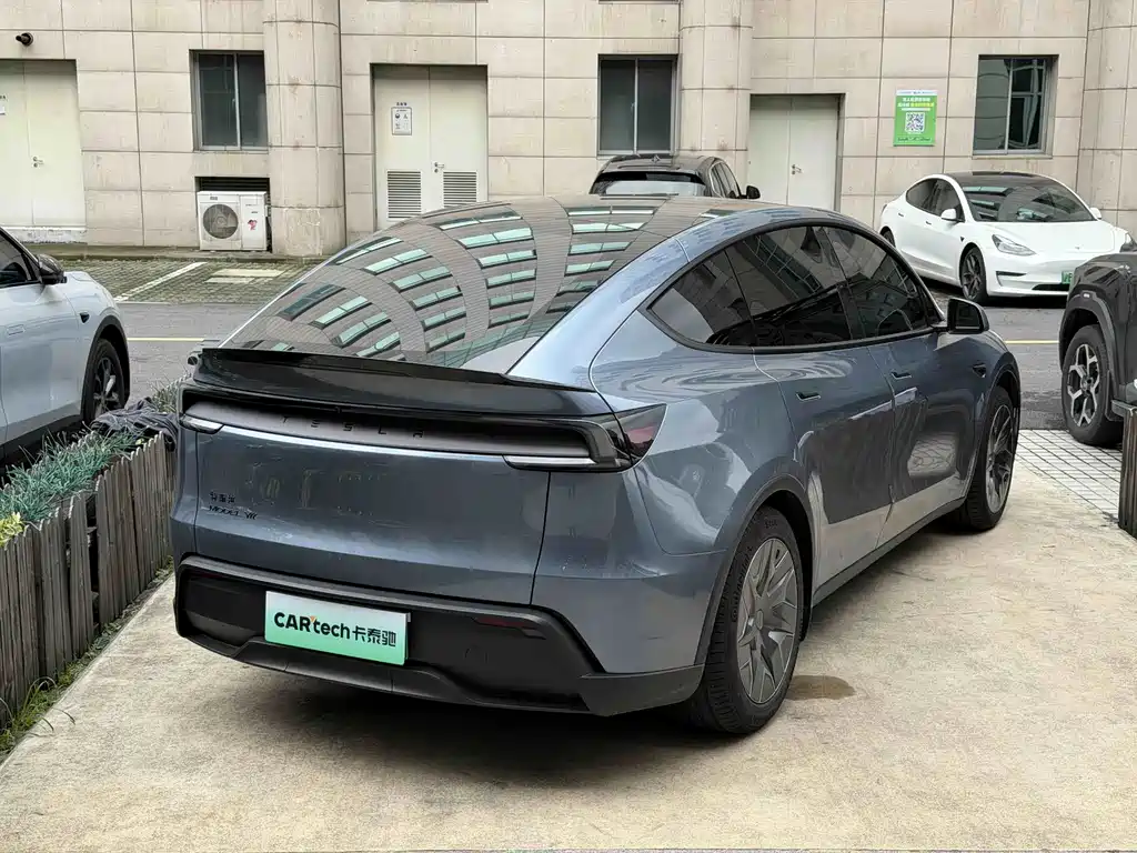 Tesla Model Y L — миниатюра 3