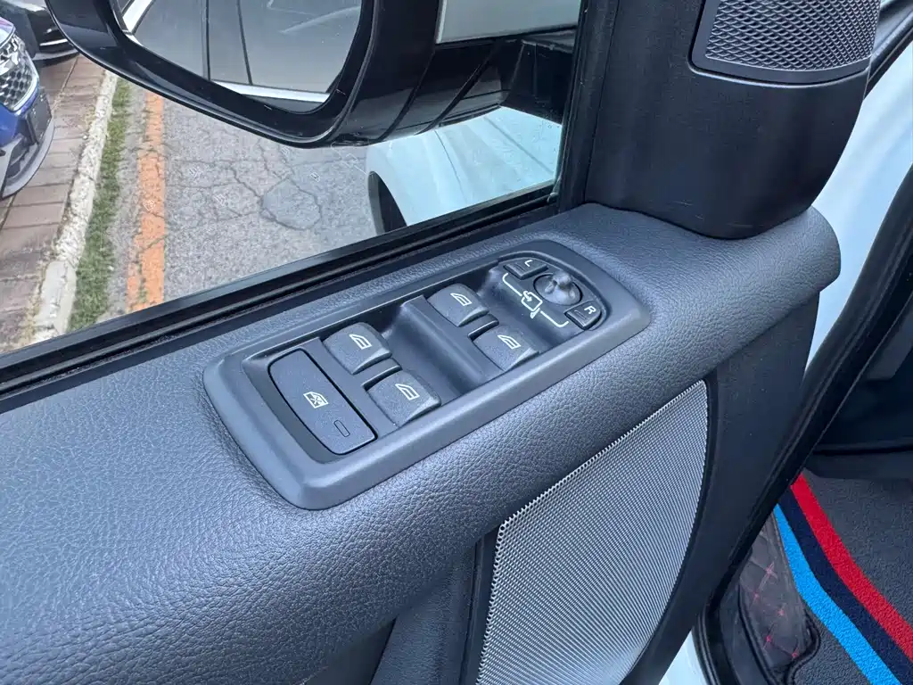Land Rover Discovery — миниатюра 13