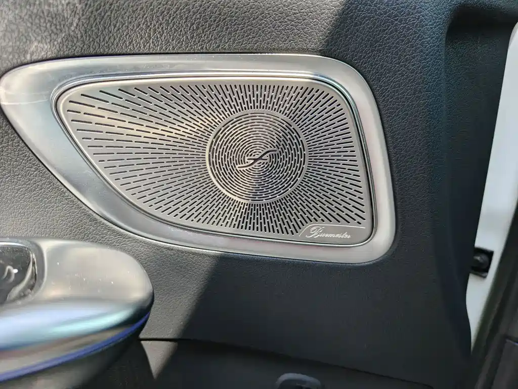 Mercedes-Benz C-Class — миниатюра 13
