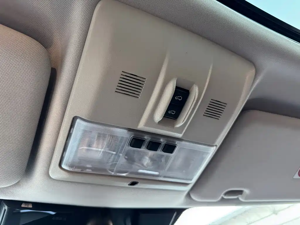 Land Rover Discovery — миниатюра 32