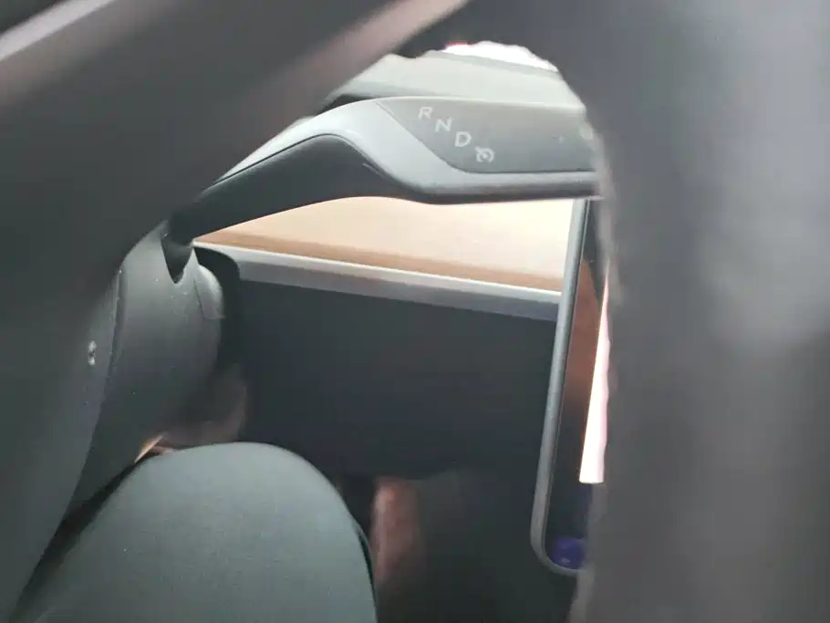 Tesla Model 3 — миниатюра 16