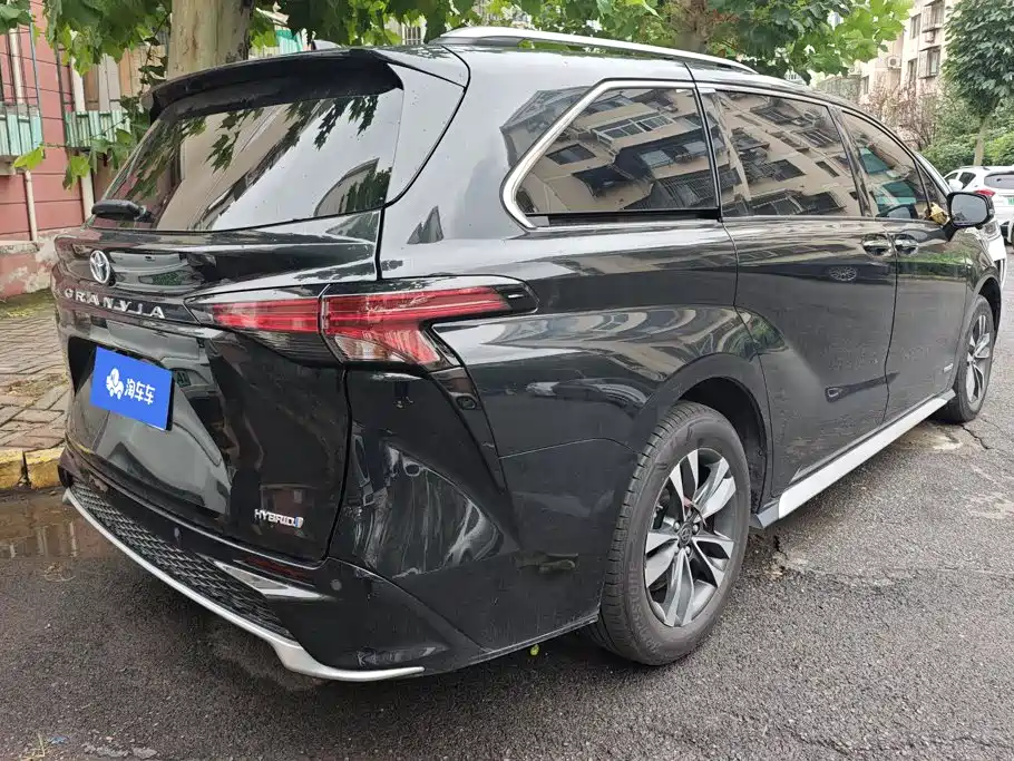 Toyota Granvia — миниатюра 3