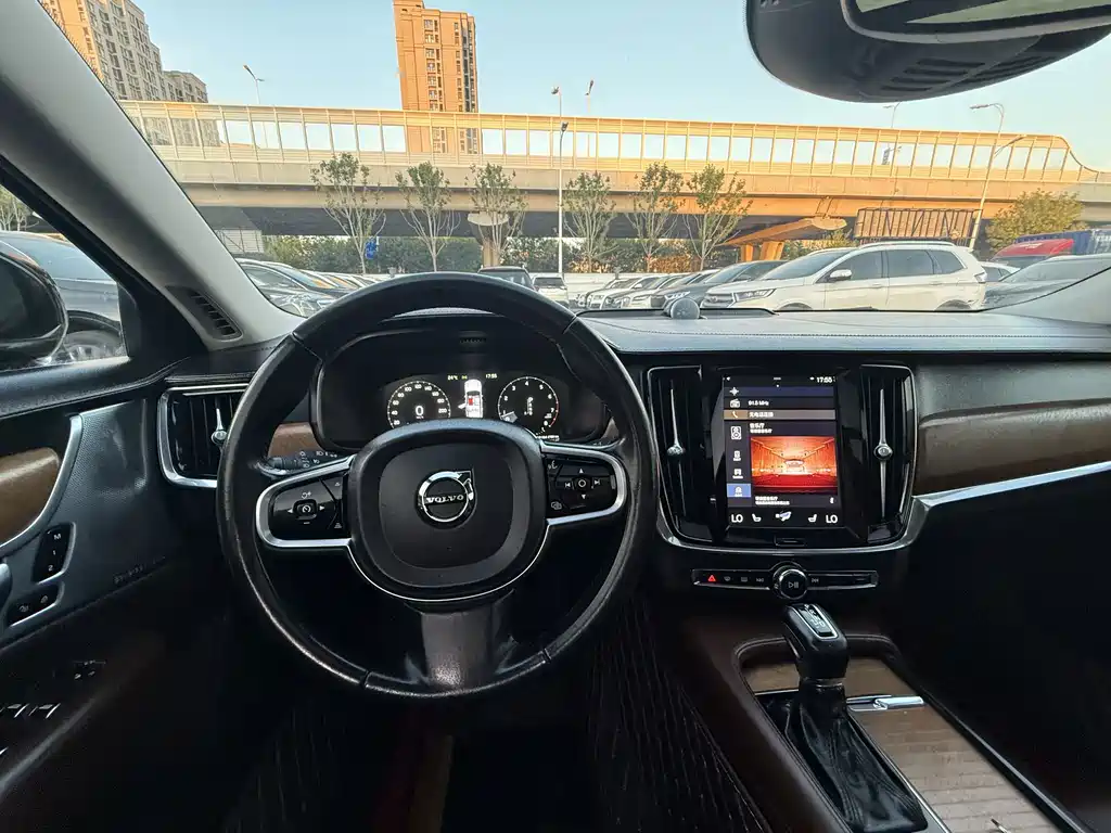Volvo S90 — миниатюра 8