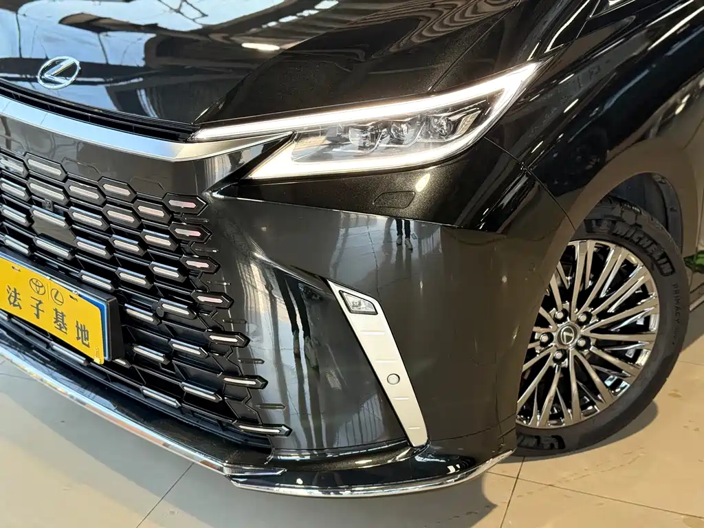 Lexus LM — миниатюра 5