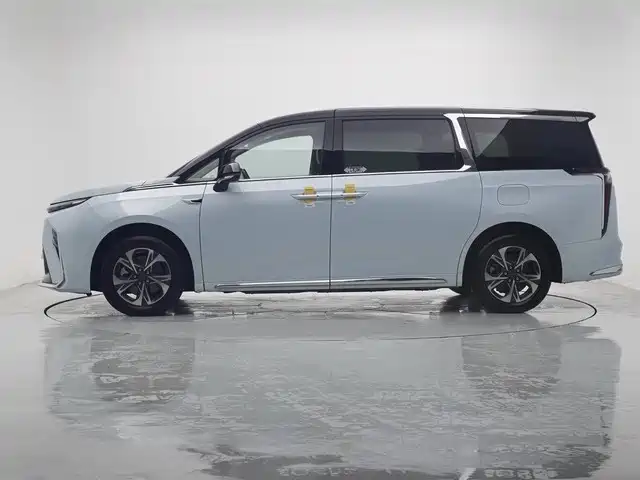 SAIC MAXUS EVERYONE 9