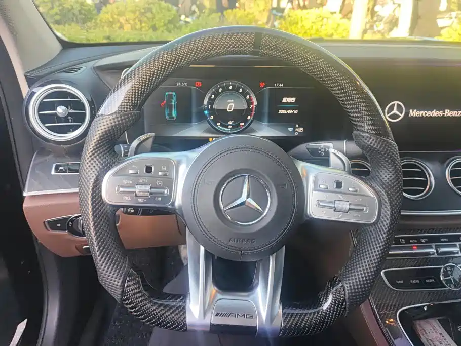 Mercedes-Benz E-Class — миниатюра 15