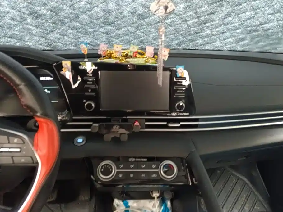 Hyundai Elantra — миниатюра 13