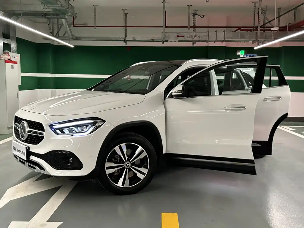 MERCEDES-BENZ GLA