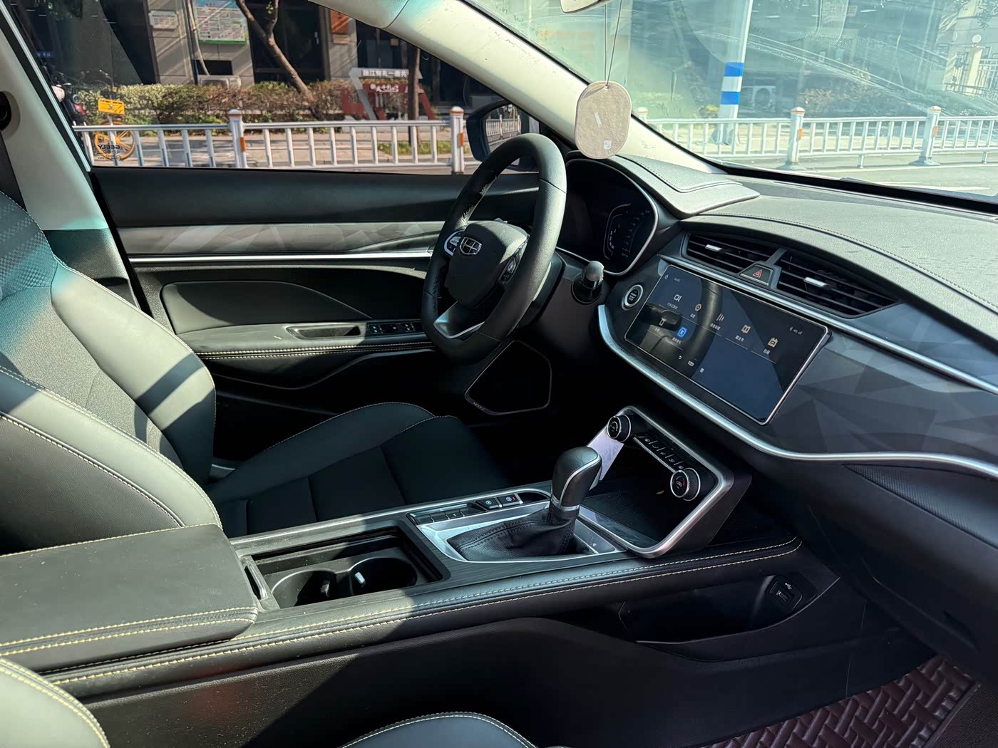 Geely Binrui 1.4 л 2022 г. Белый, пробег 20000 км