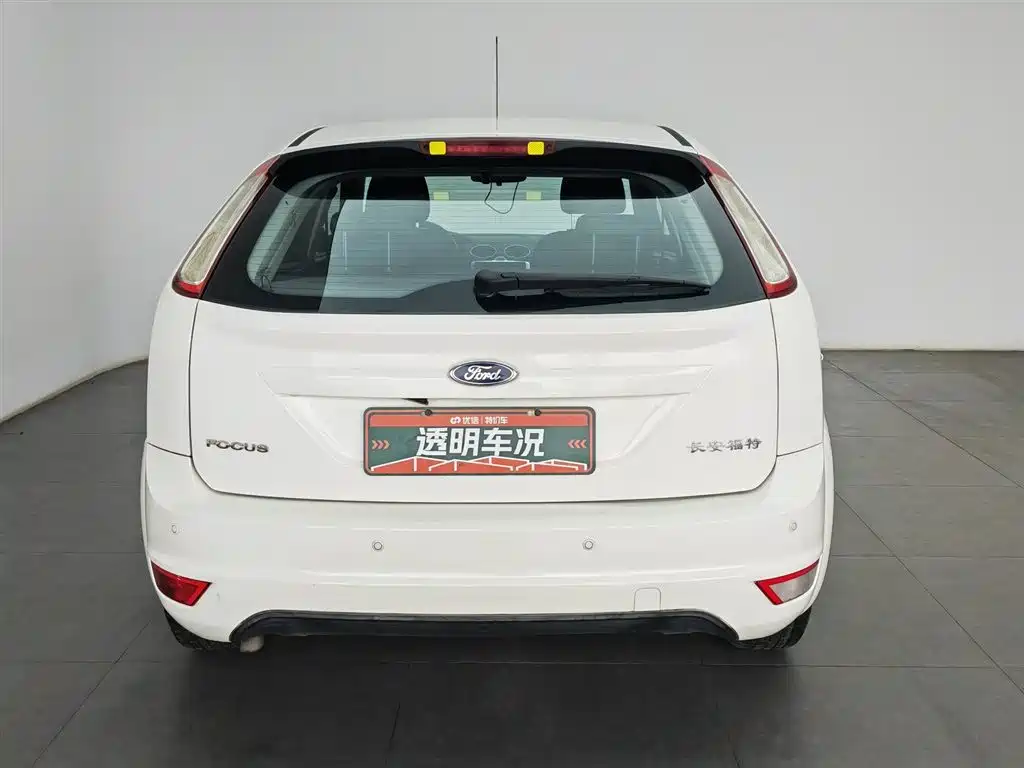 Ford Focus 2013 1.8L AT