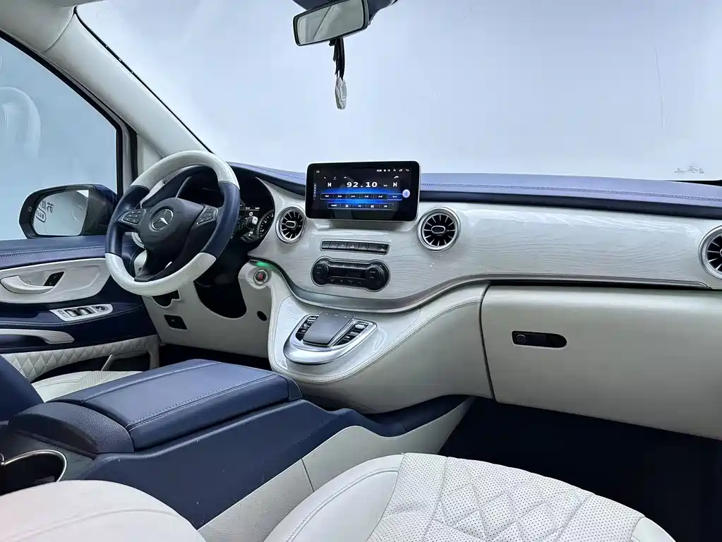 Mercedes-Benz Vito 2021 2.0T Elite 7 мест