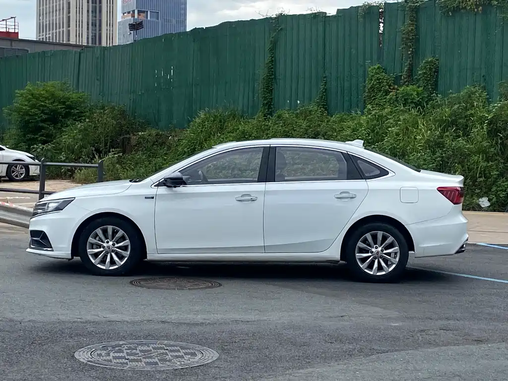 Roewe i6 New Energy — миниатюра 16
