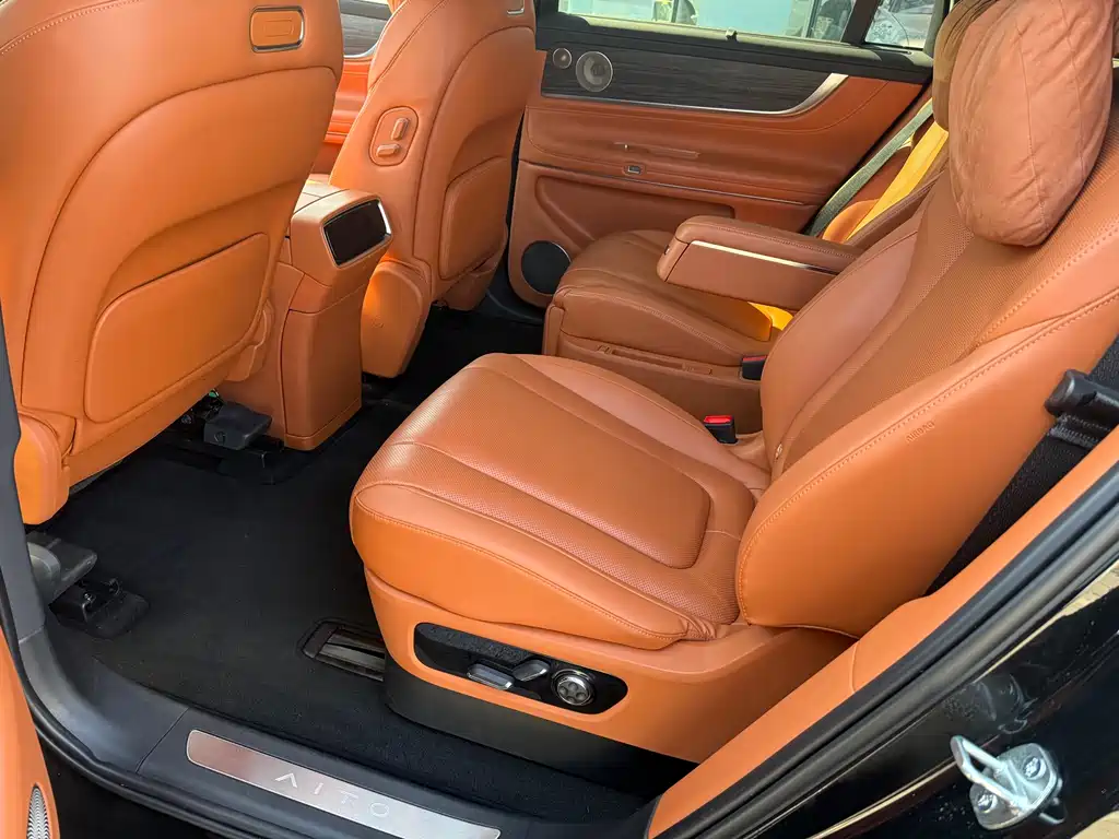 AITO ASK THE WORLD M9