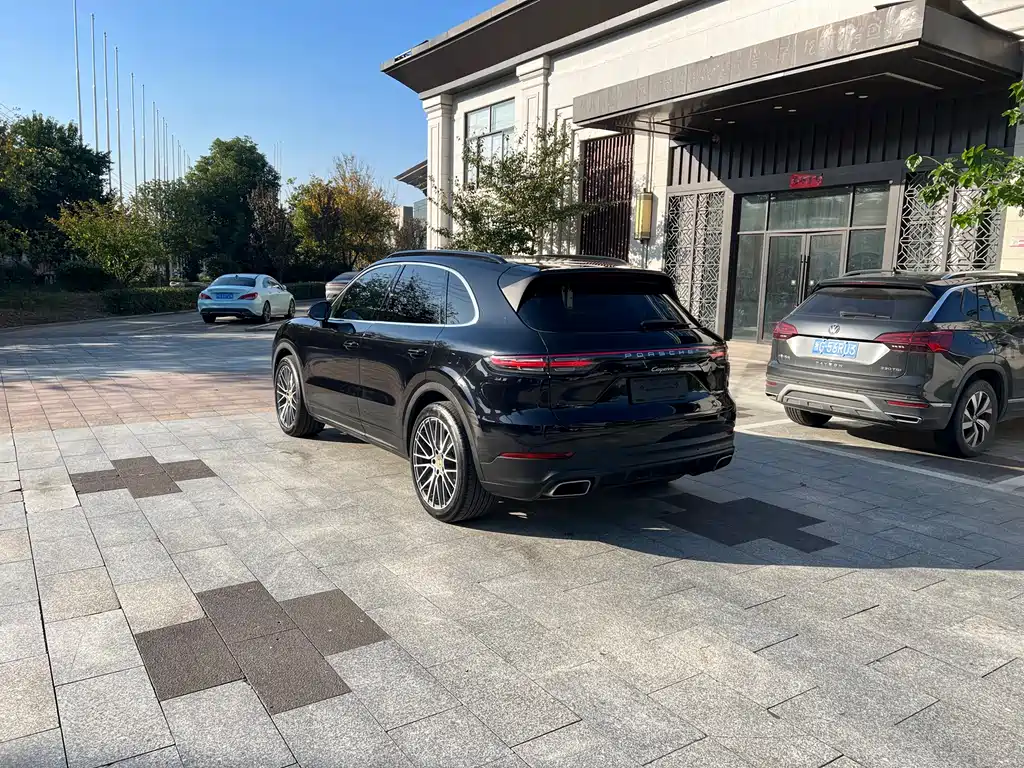 PORSCHE CAYENNE