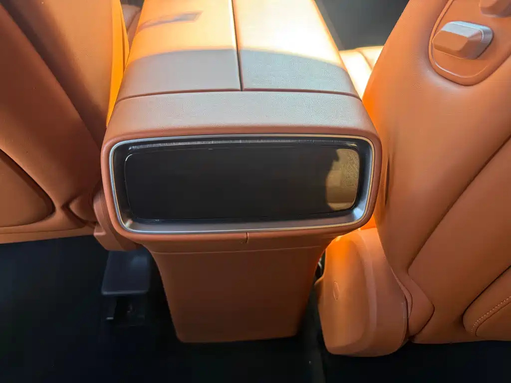 AITO ASK THE WORLD M9