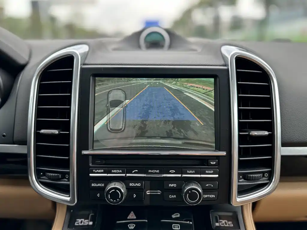 Porsche Cayenne — миниатюра 14