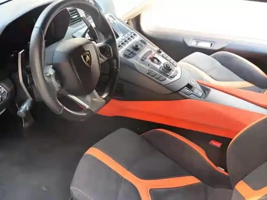 Lamborghini Aventador — миниатюра 8