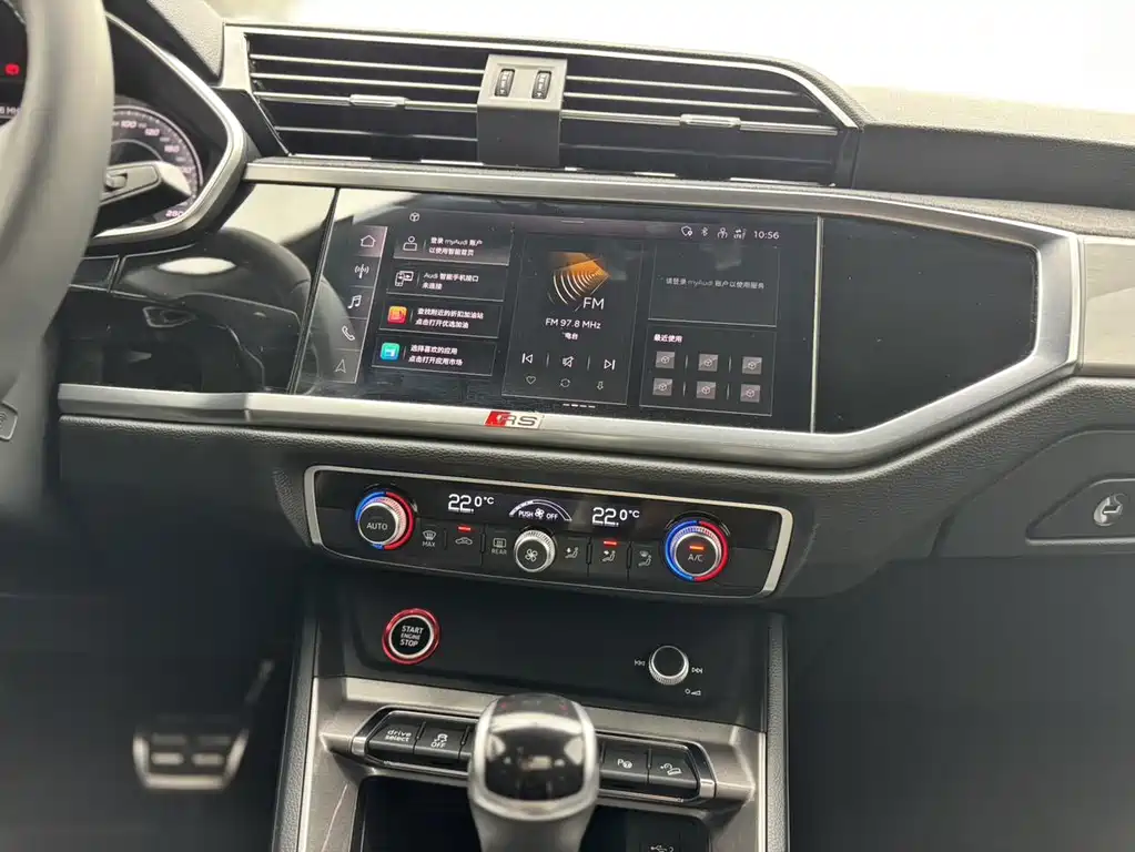 Audi Q3 - фото 14