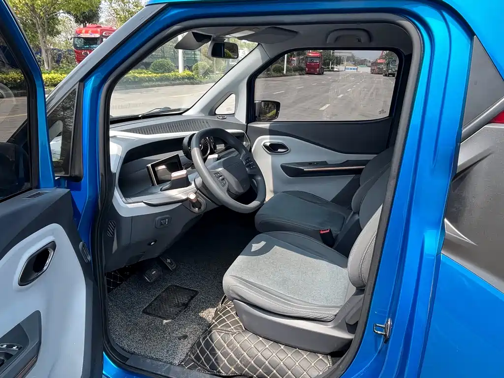 Baojun E200 - фото 11