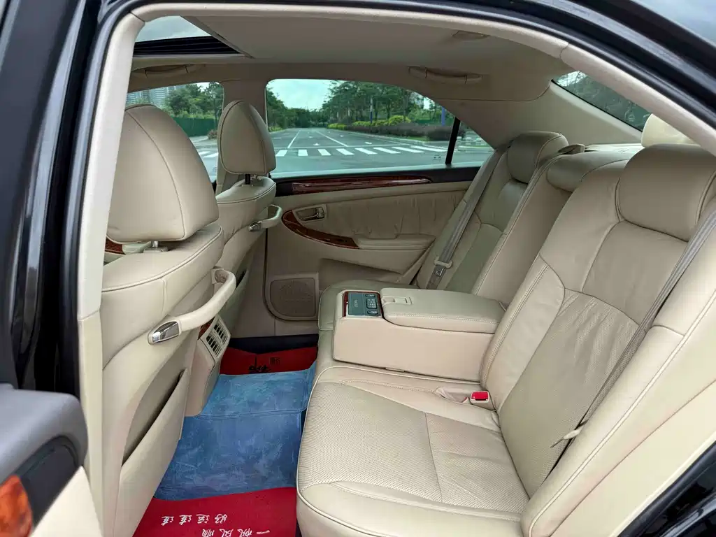 Toyota Crown — миниатюра 9