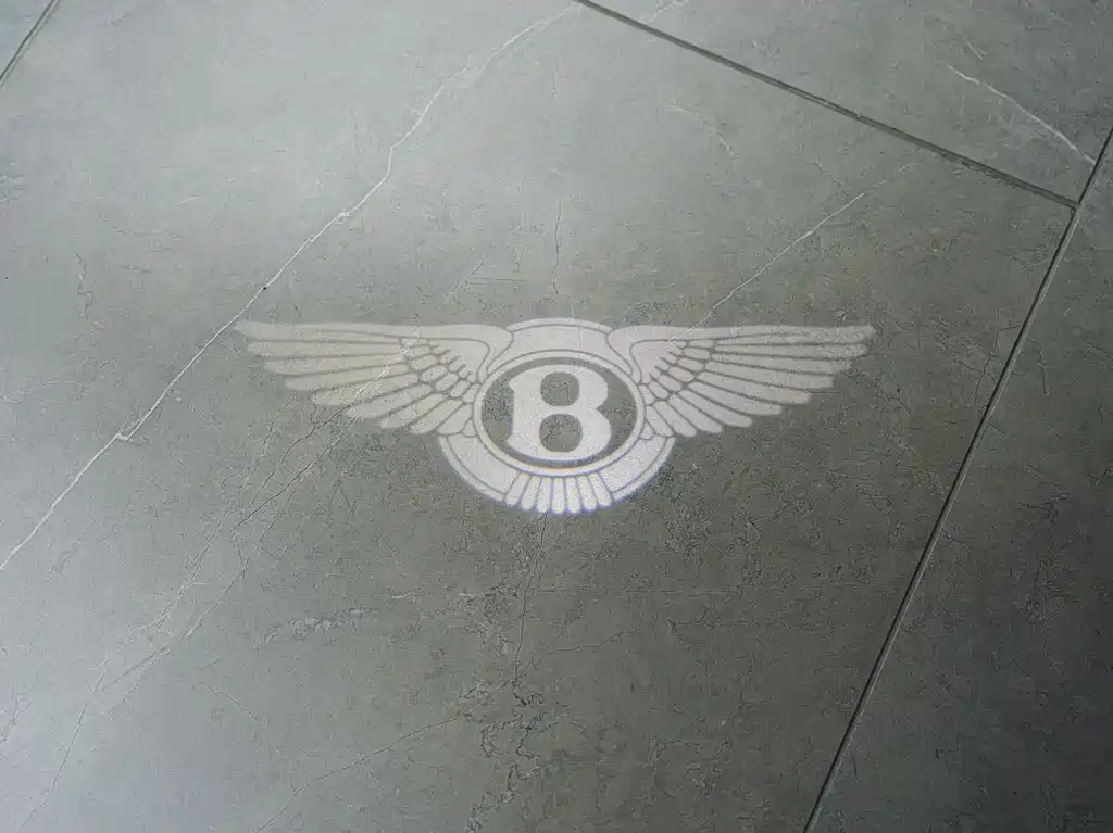 Bentley Bentayga — миниатюра 20