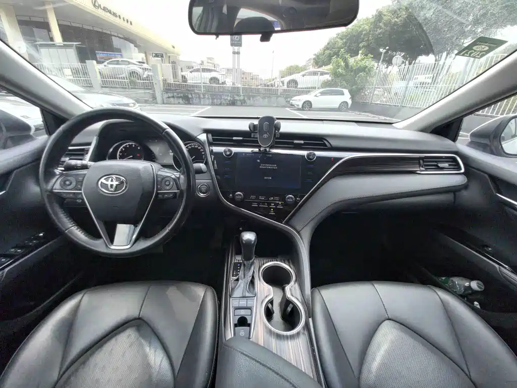 Toyota Camry — миниатюра 17