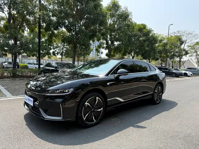 VOYAH LANTU CHASING LIGHT 2024