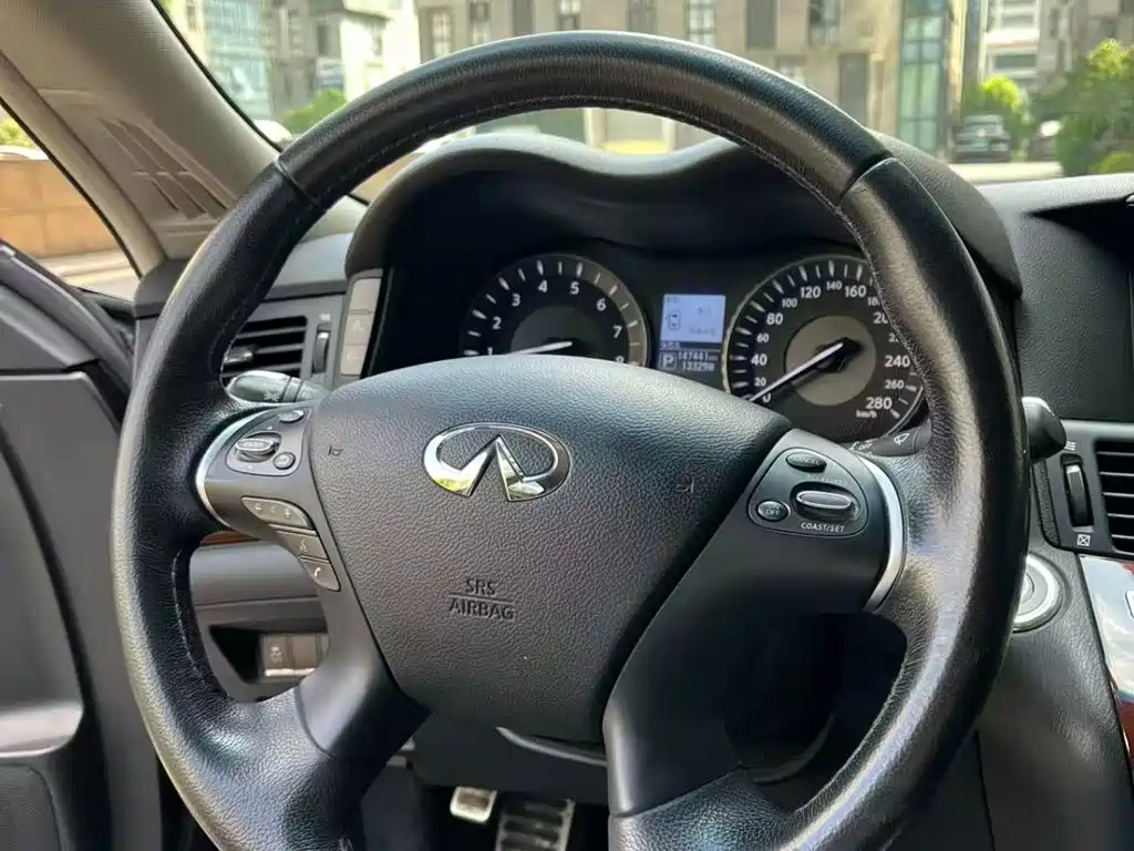 Infiniti Q70 — миниатюра 13