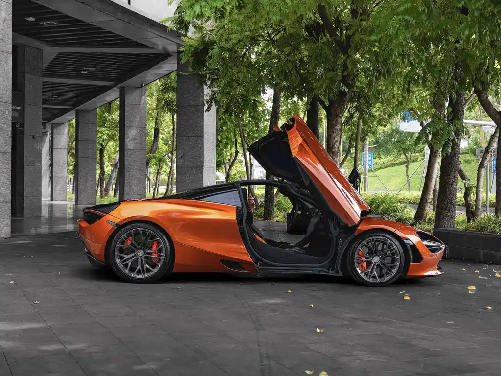 McLaren 720S — миниатюра 6