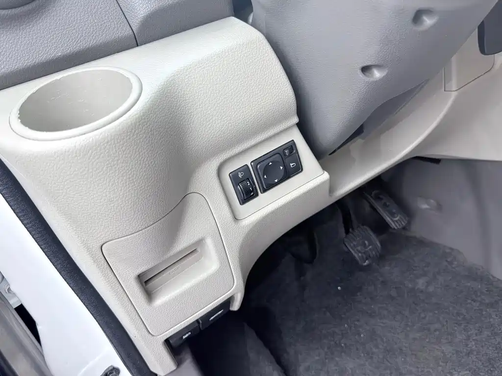 Nissan NV200 — миниатюра 9