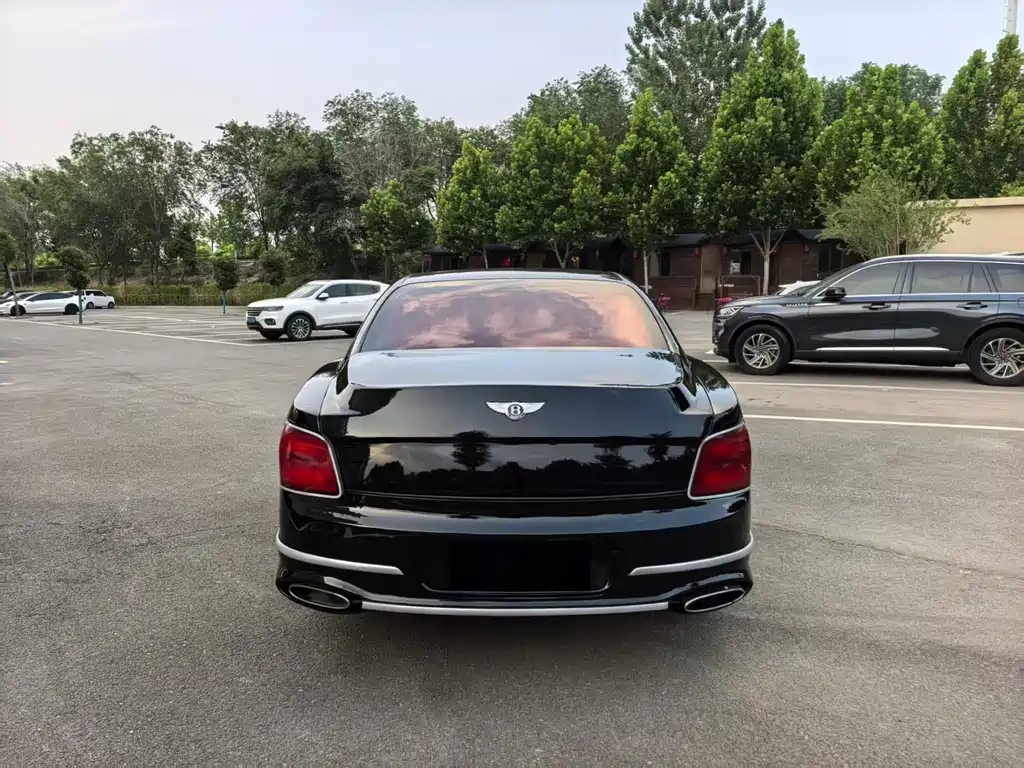 Bentley Flying Spur 2010 6.0T мест