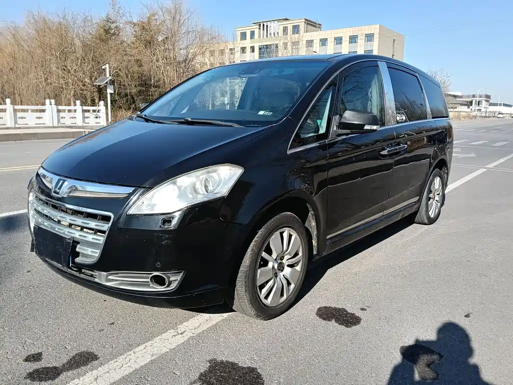 Luxgen Big 7 MPV 2013