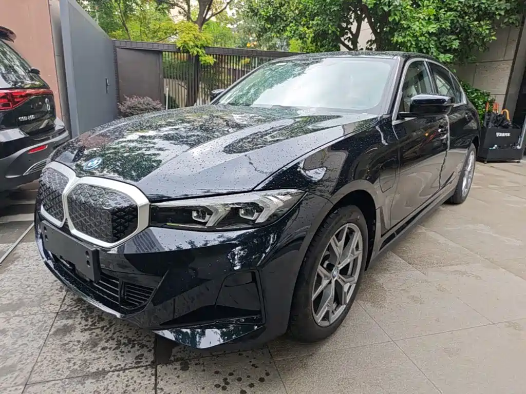 BMW i3 2026 eDrive 35 L