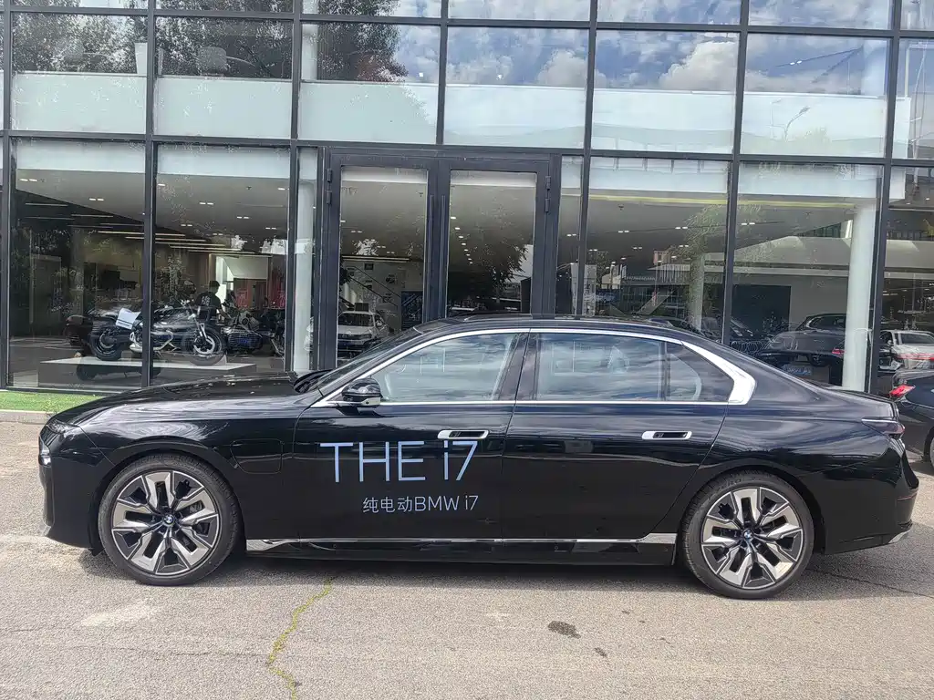 BMW i7 — миниатюра 13