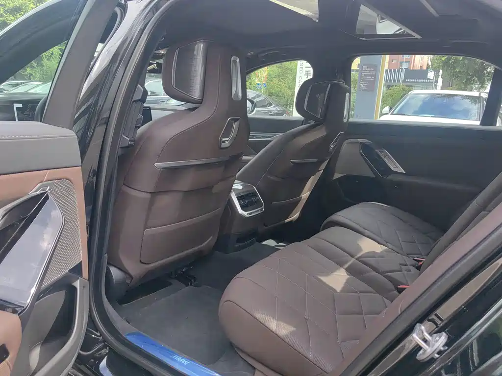 BMW i7 — миниатюра 15